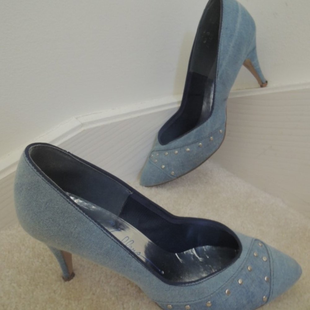 Ladies Shoes Size 8 1/2 B Denim Blue Fabric/Studs